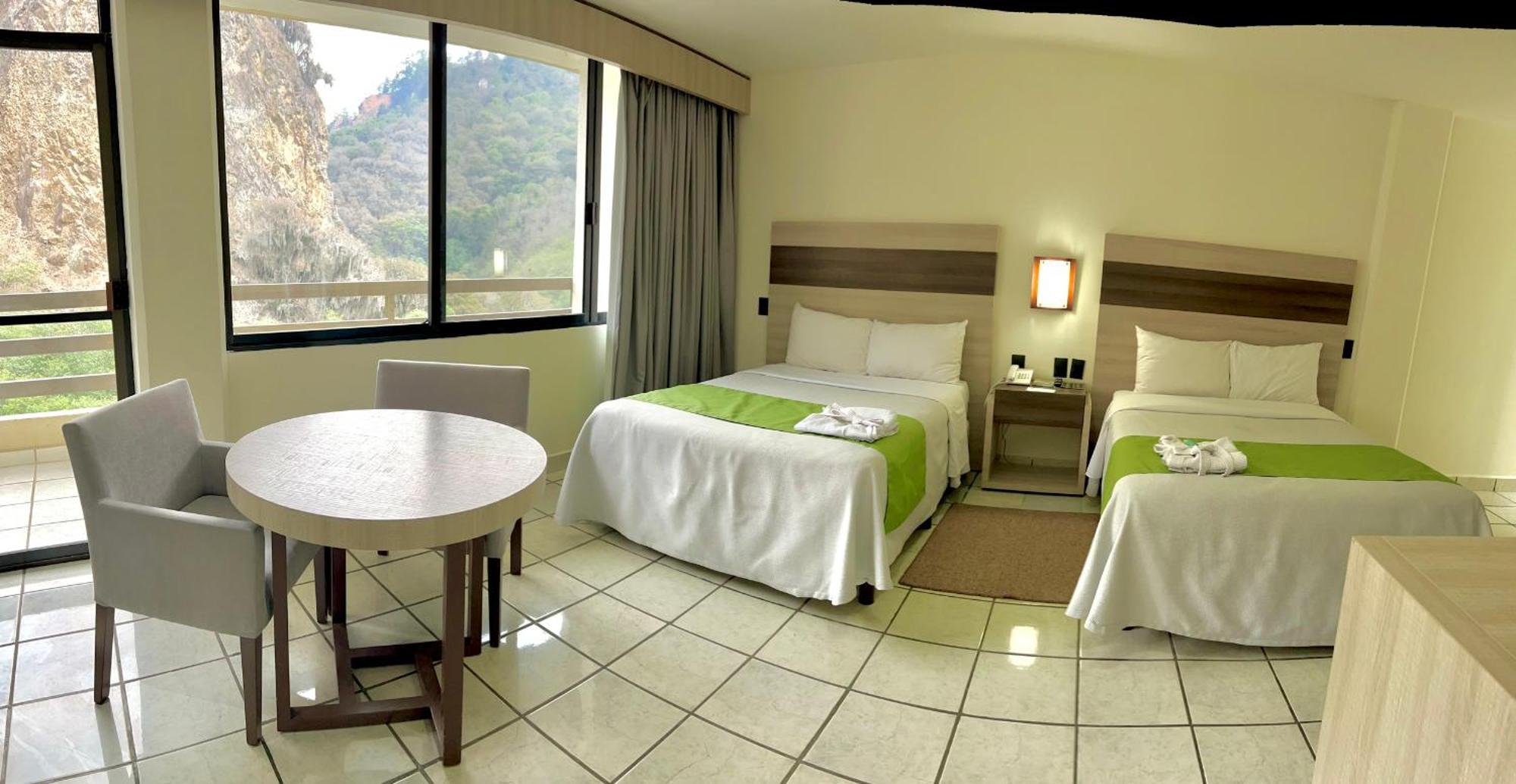 Hotel Y Aguas Termales De Чіґнауапан Екстер'єр фото